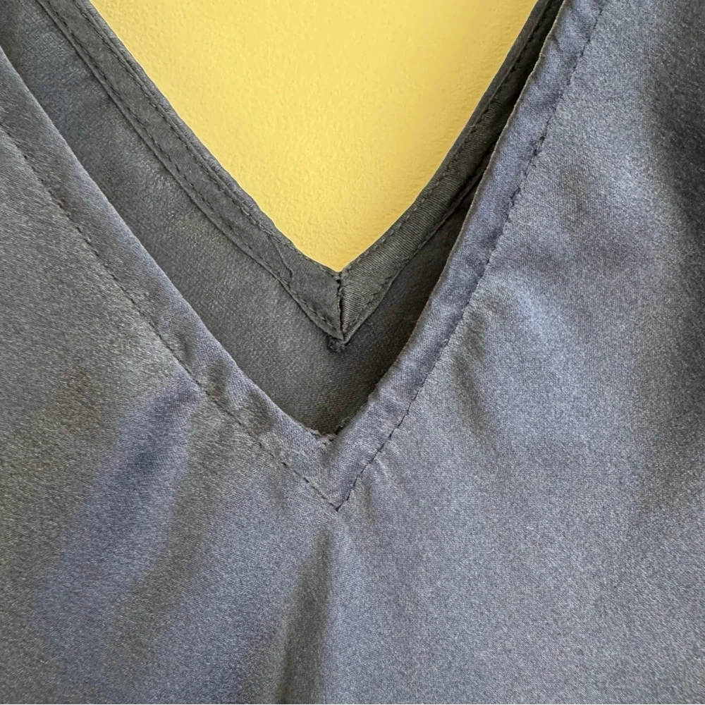 J.CREW The 2003 Washed Silk V-Neck Tank Bias Cut size 2 - Picture 3 of 11